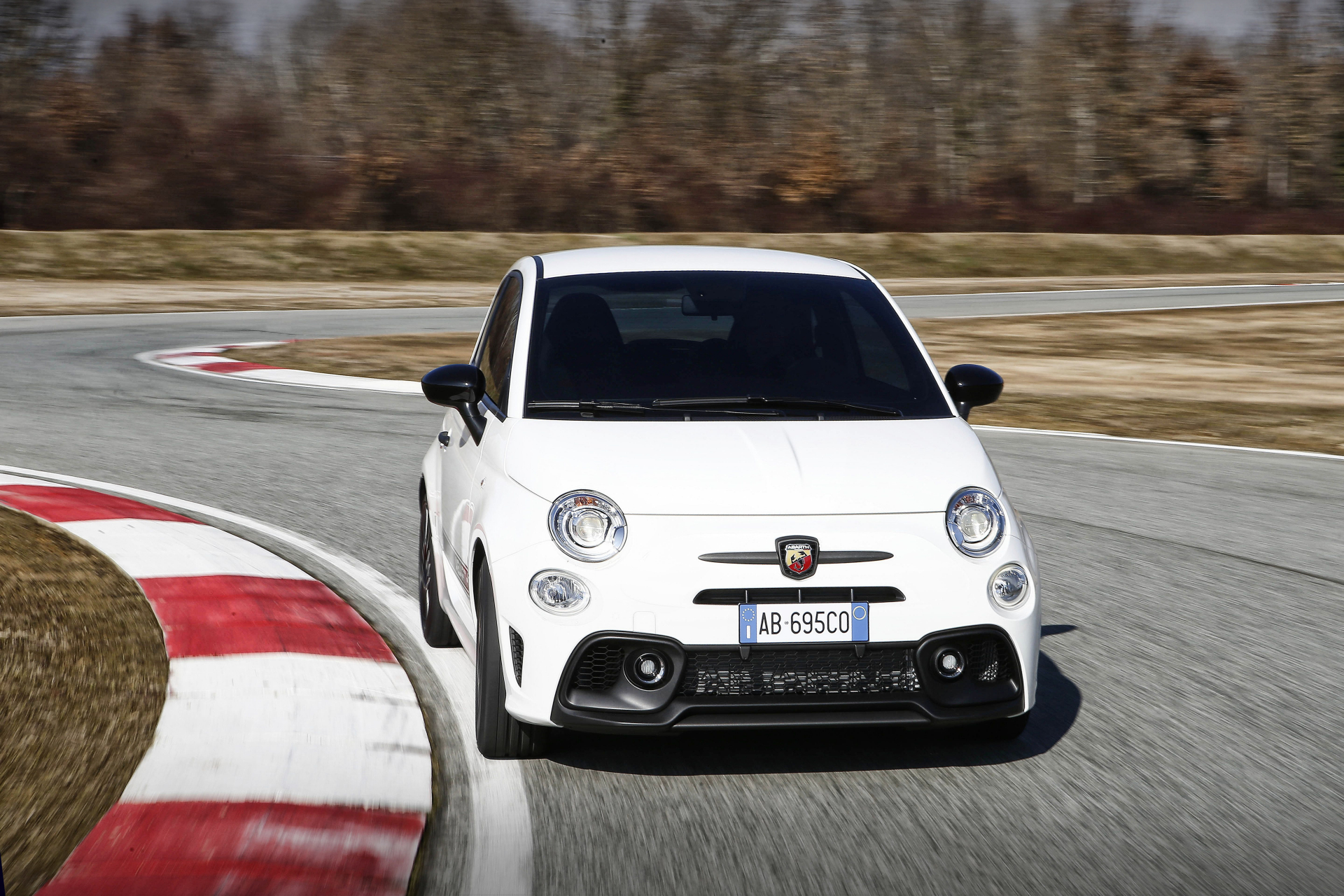 Abarth 695 Competizione - front cornering