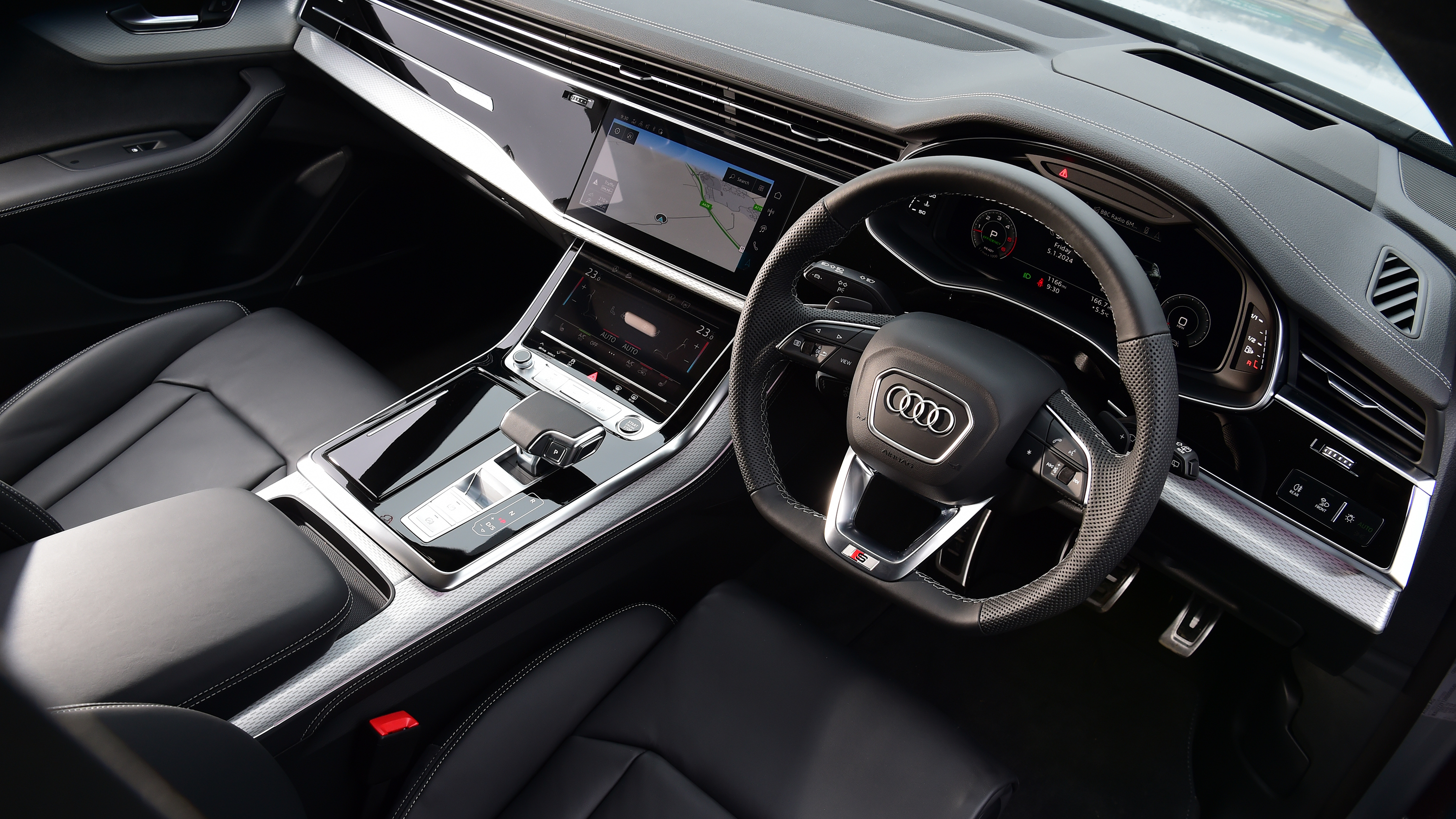 Audi Q8 - interior