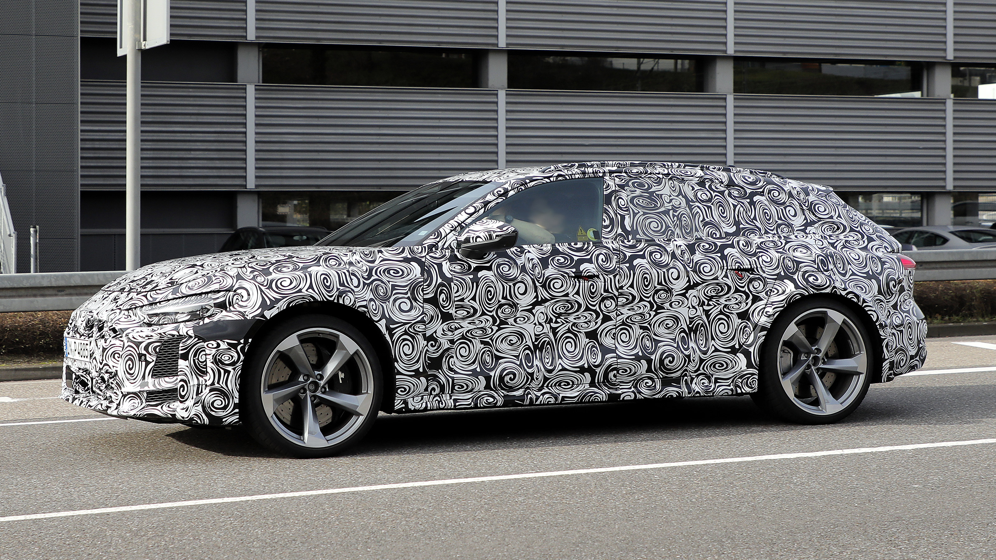 Audi RS 5 Avant spyshot 2