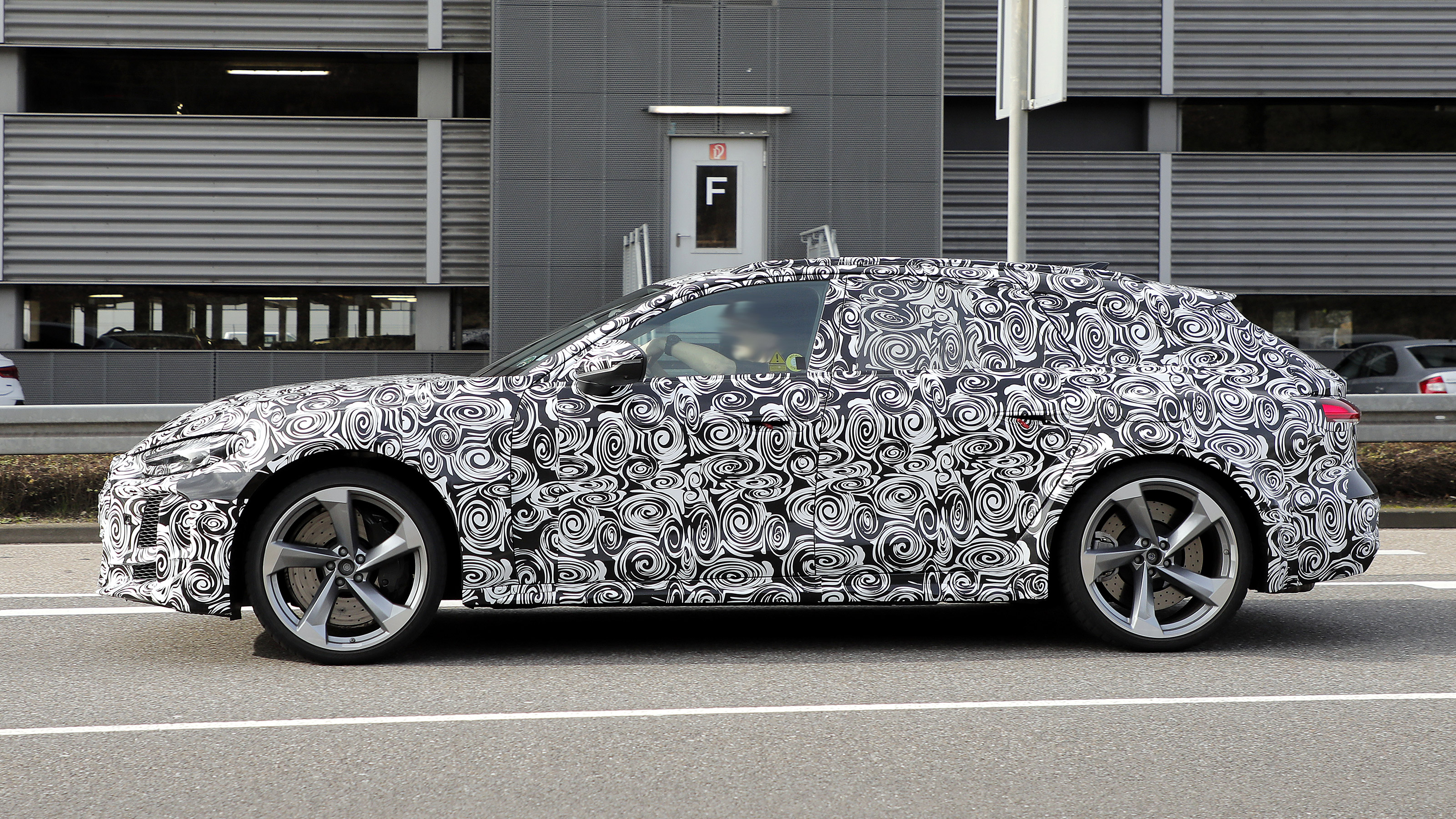 Audi RS 5 Avant spyshot 3