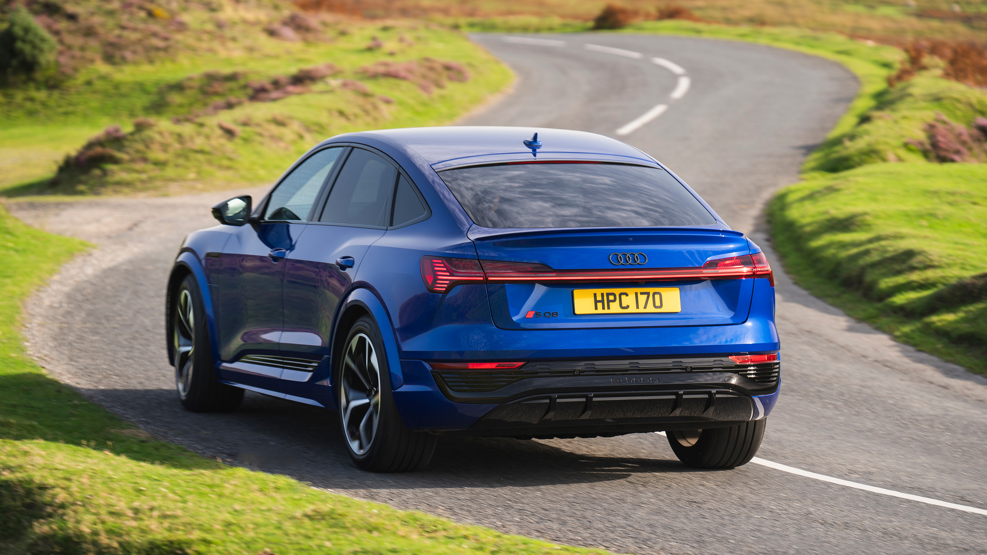 Audi SQ8 Sportback e-tron - rear cornering