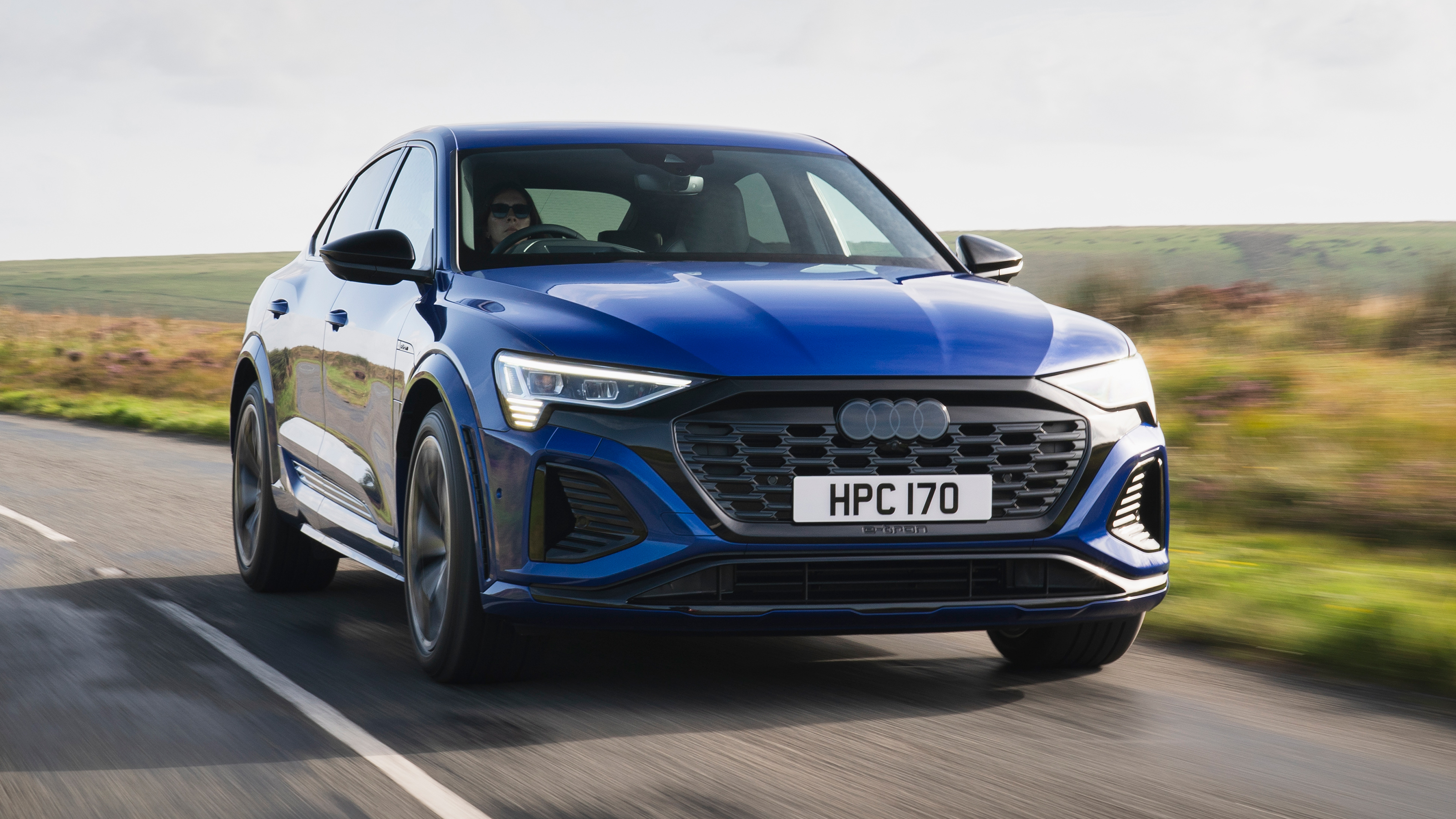 Audi SQ8 Sportback e-tron - front tracking