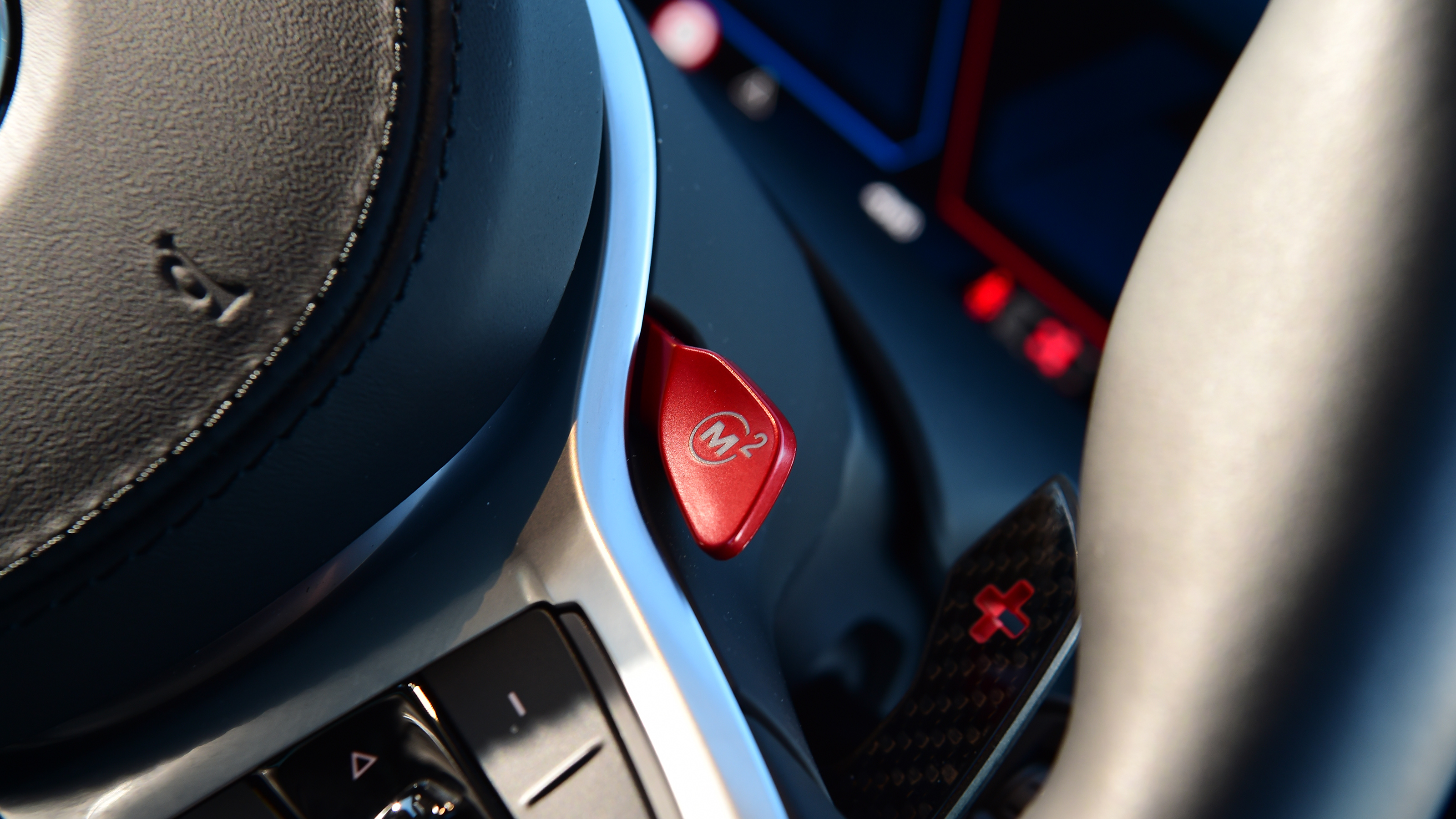 BMW X6 M Competition - steering controls 