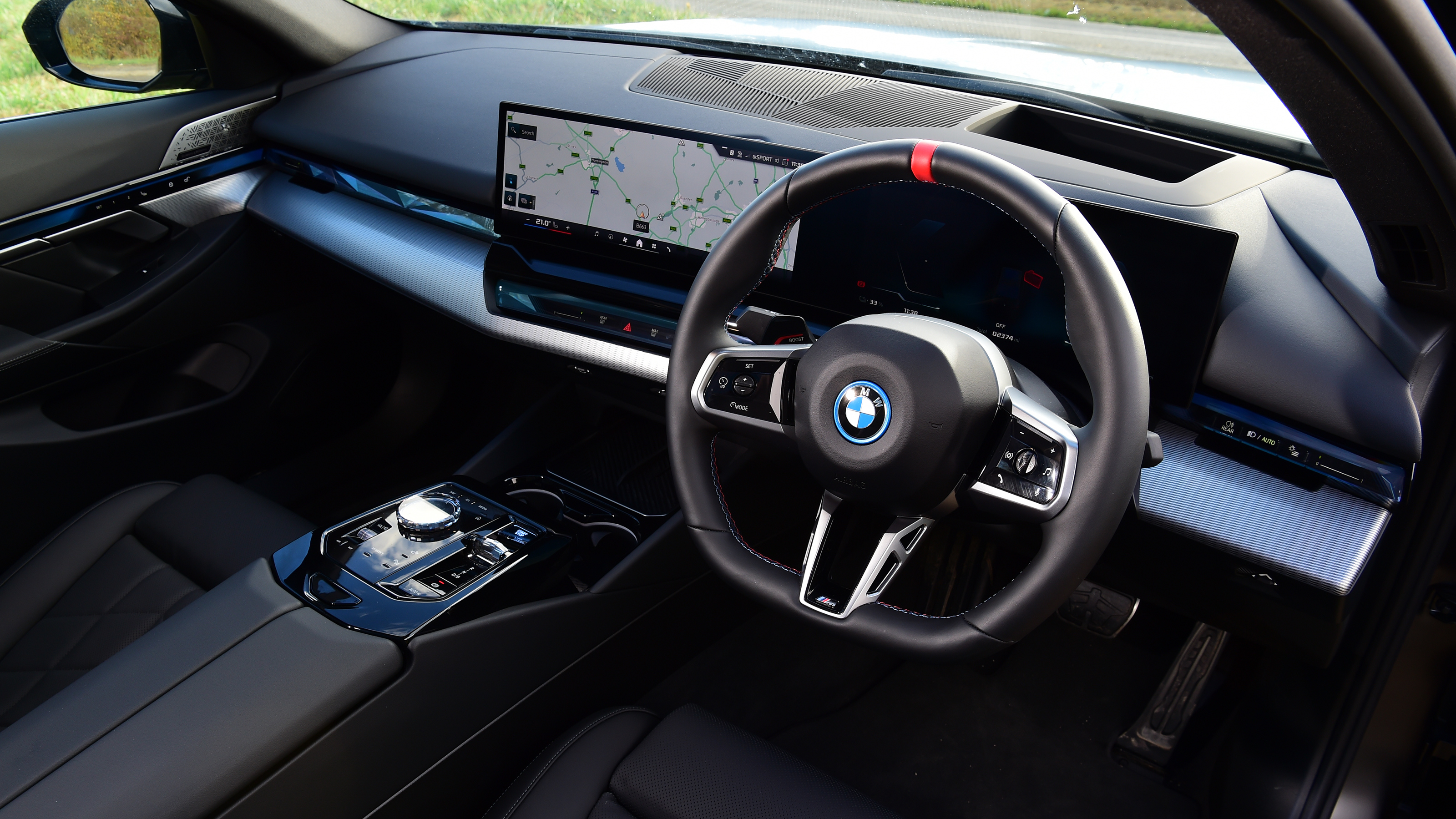 BMW i5 - interior