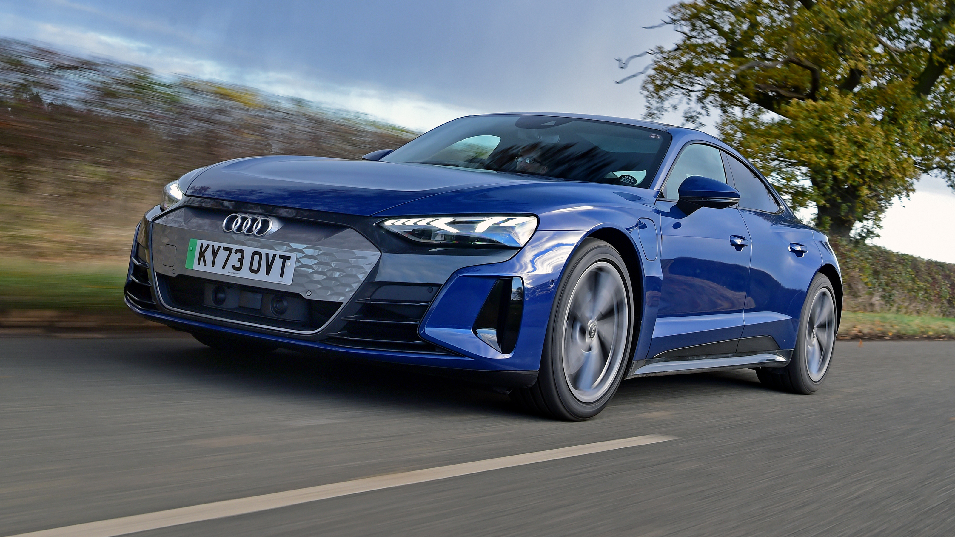 Audi e-tron GT - front tracking