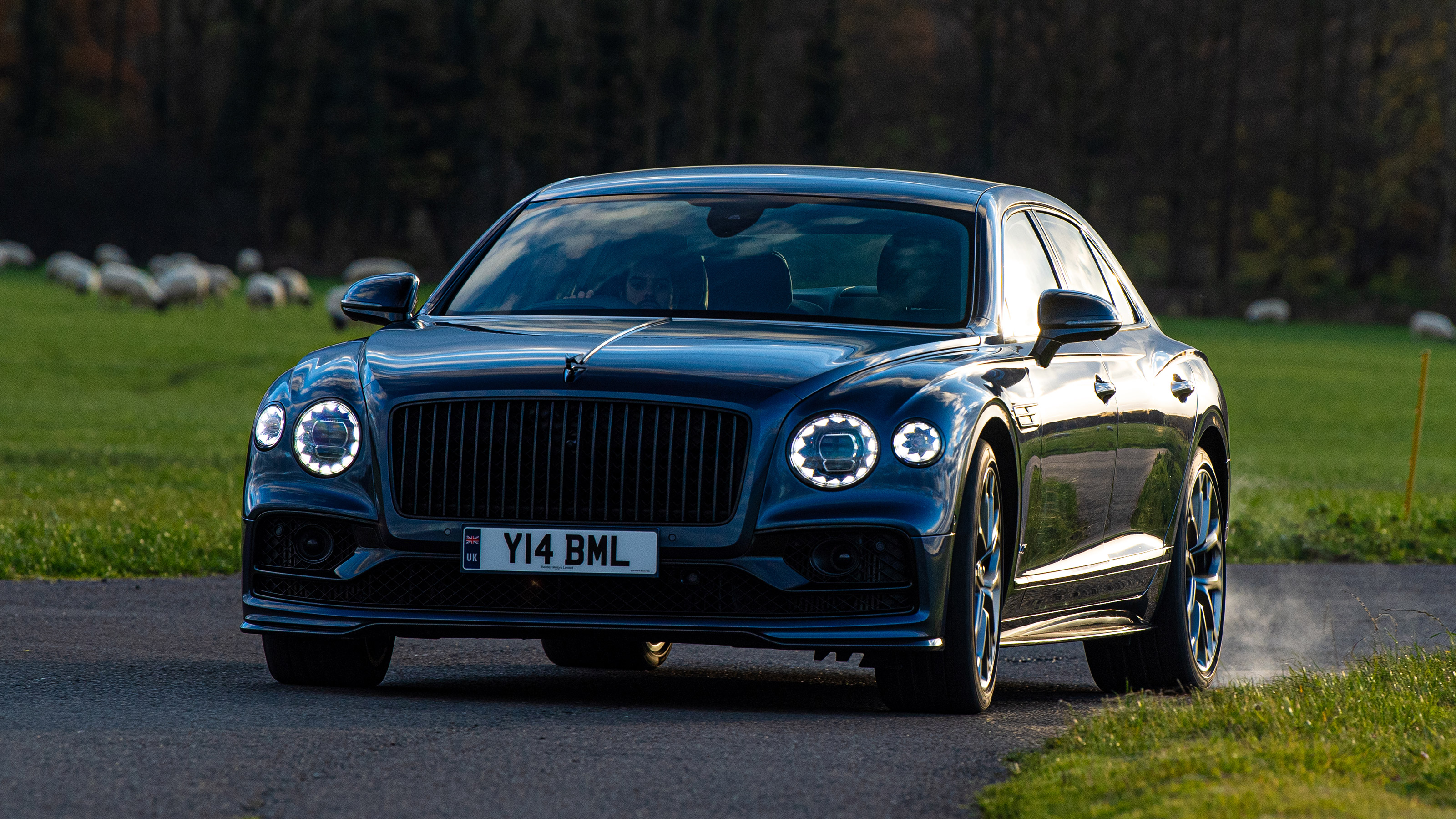 Bentley Flying Spur V8 S - front cornering