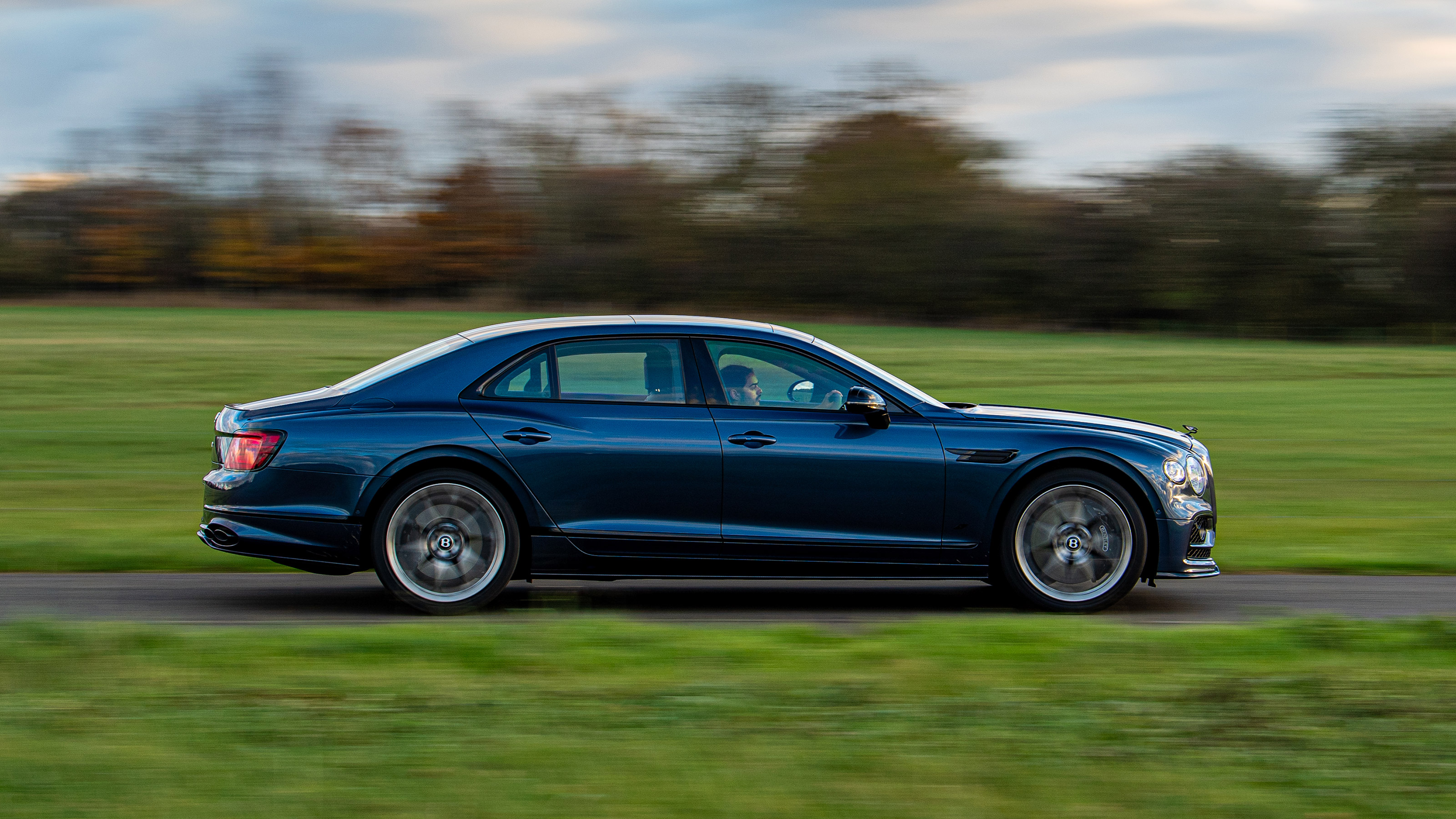 Bentley Flying Spur V8 S - side