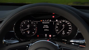 Bentley Flying Spur V8 S - dials