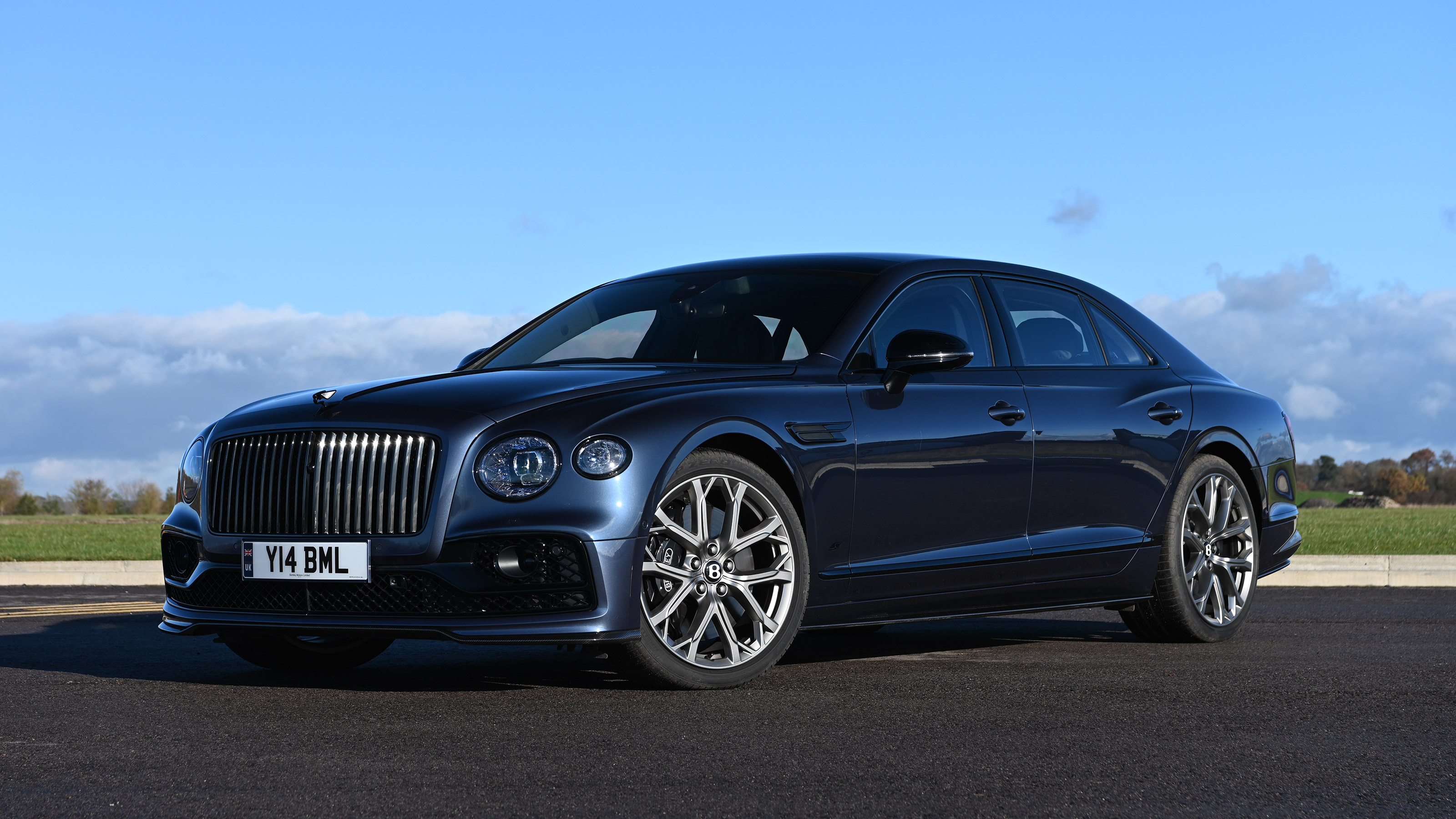 Bentley Flying Spur V8 S - front static
