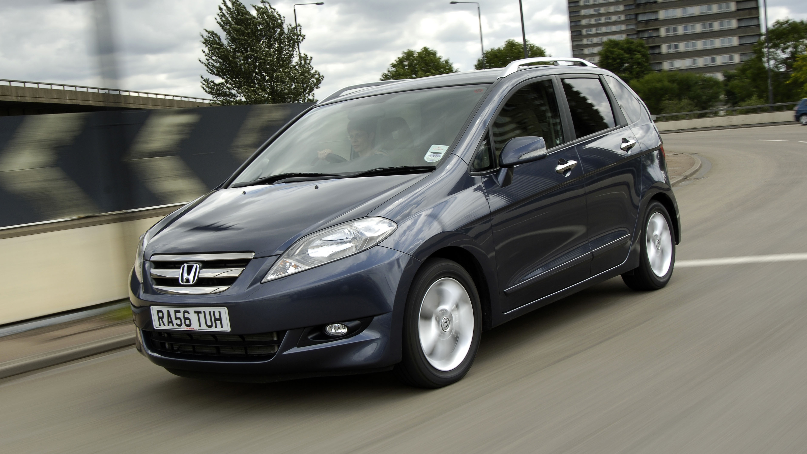 Honda FR-V - front tracking