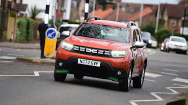 Dacia Duster - front action