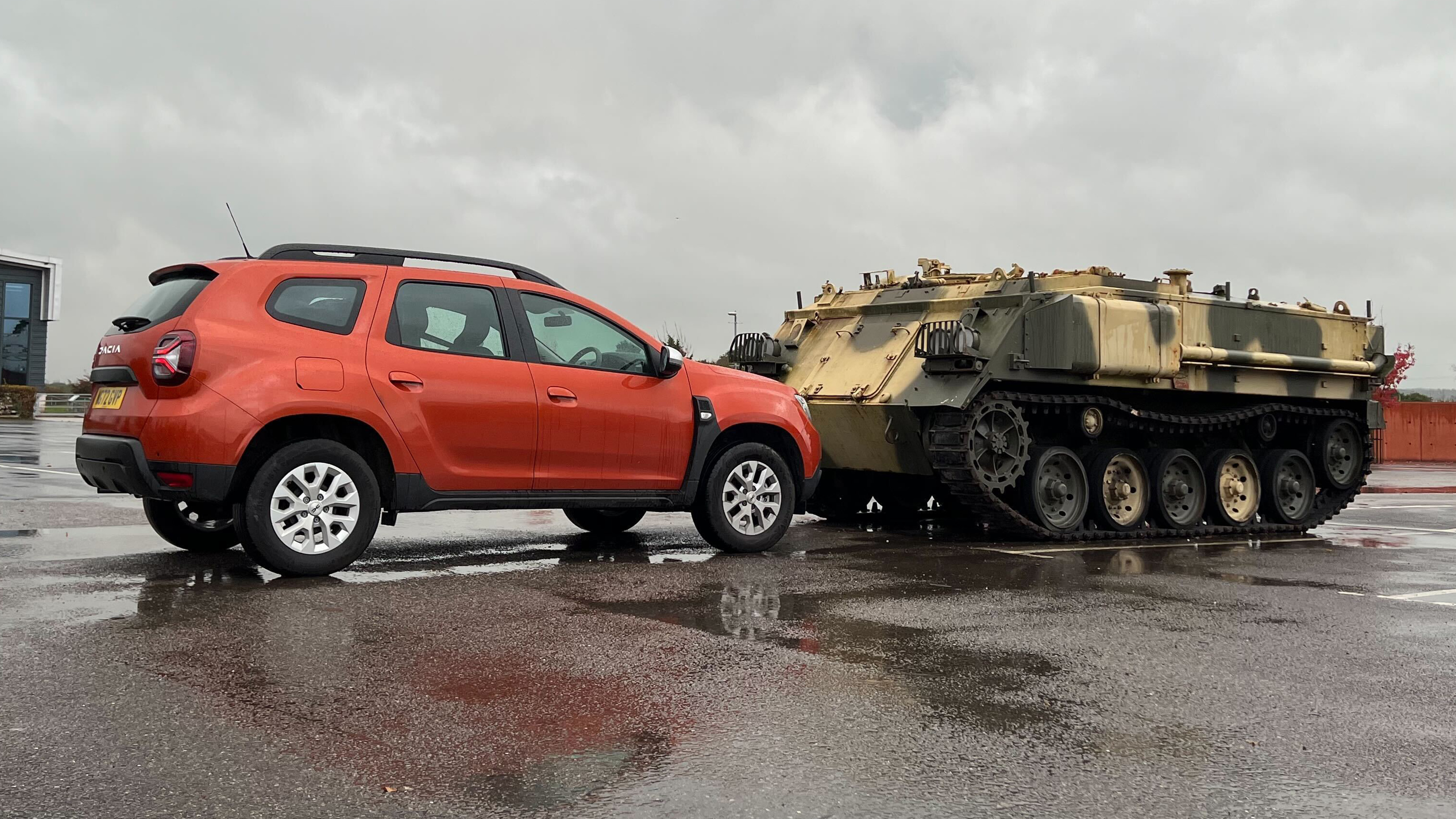 Dacia Duster parked opposite a tank