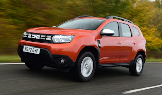 Dacia Duster - front tracking
