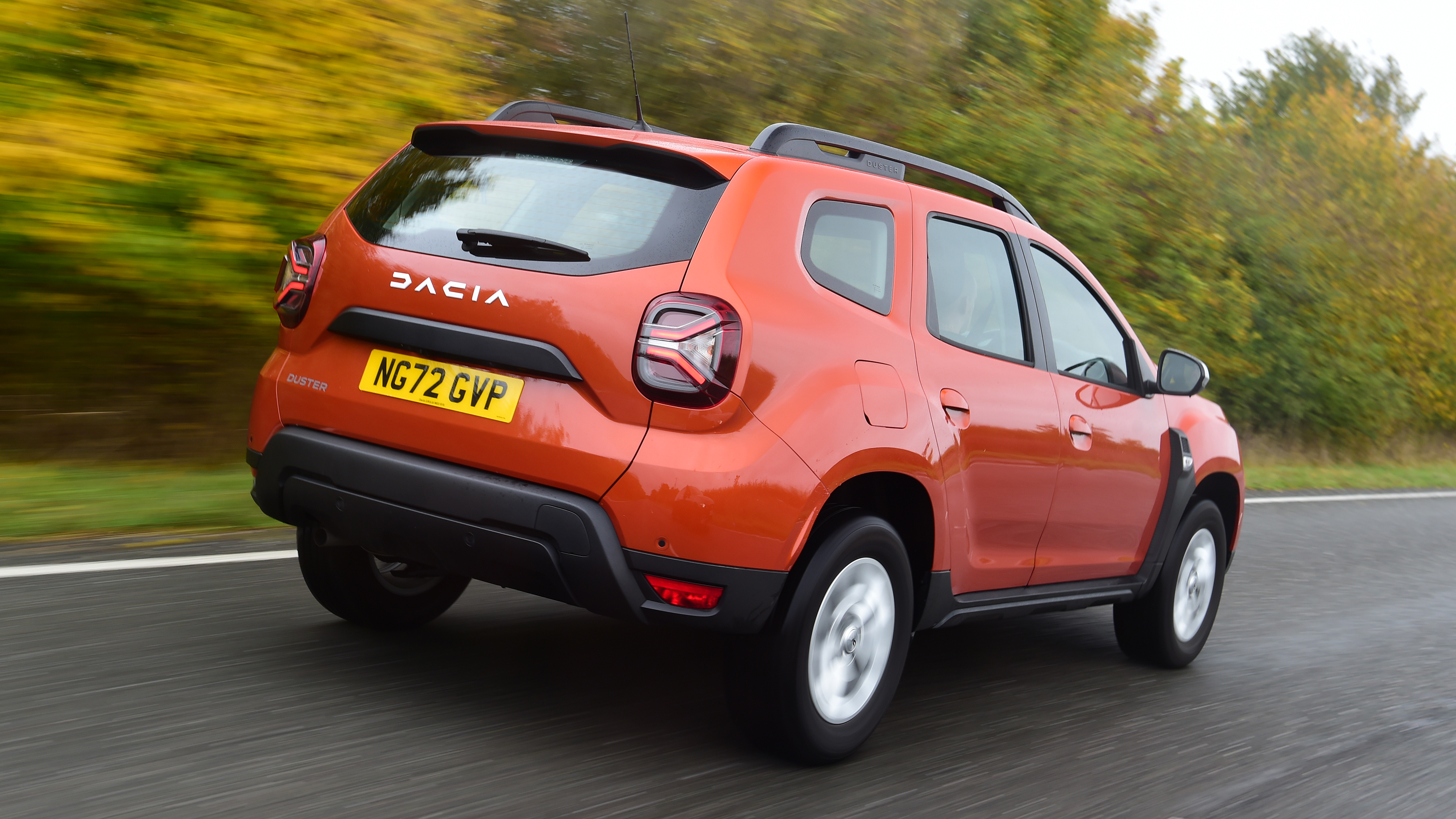 Dacia Duster and MG ZS - rear tracking