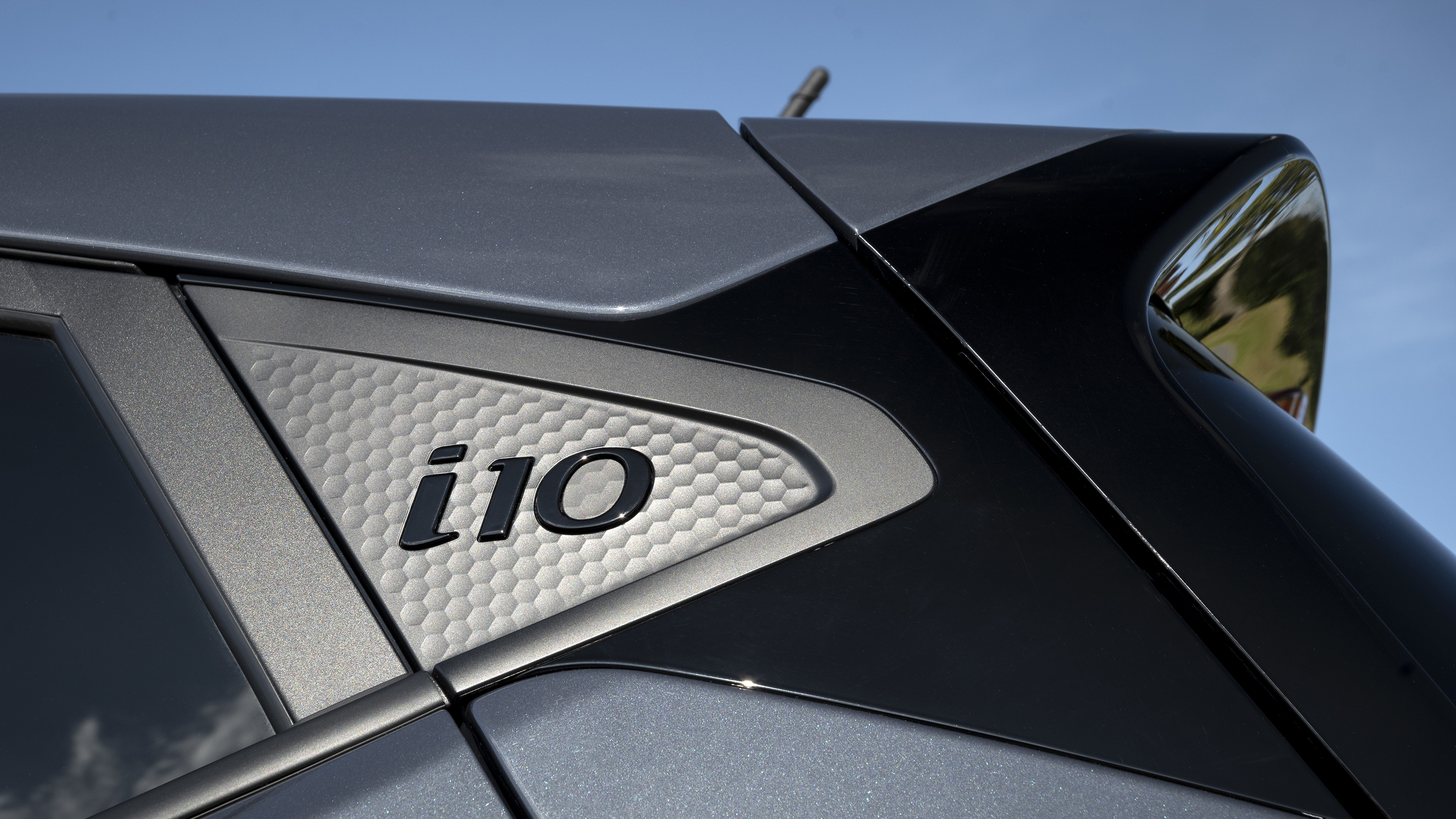 Hyundai i10 - C-pillar badge