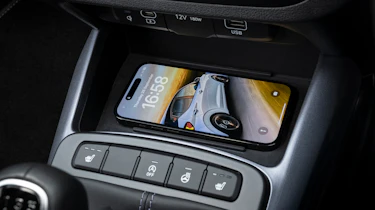 Hyundai i10 - wireless charging pad