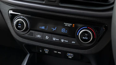 Hyundai i10 - climate controls