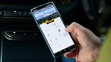 Jeep Avenger Summit - app