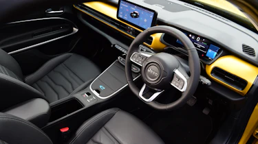 Jeep Avenger Summit - dash