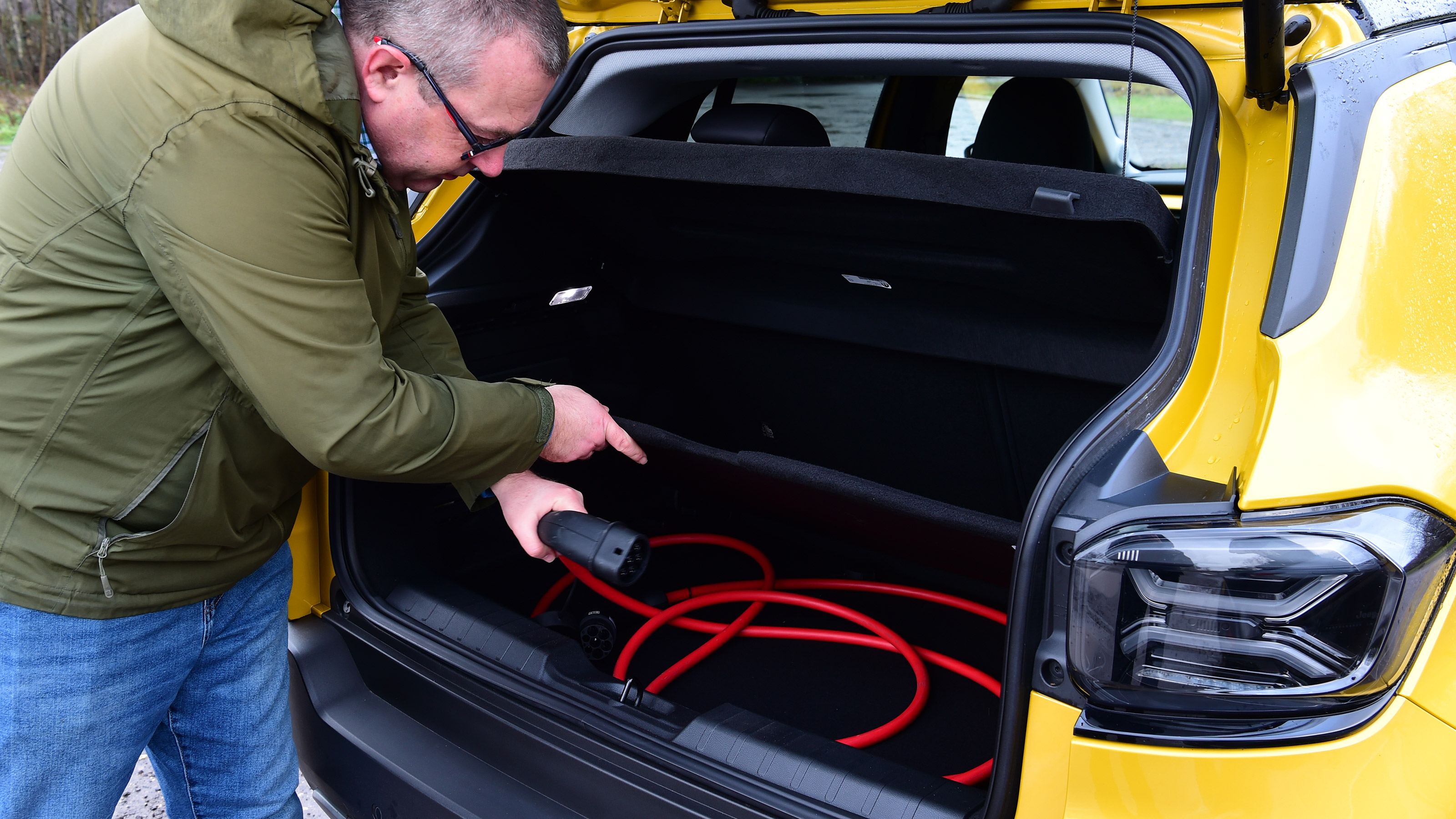 Jeep Avenger Summit - cable