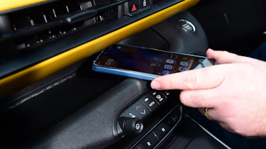 Jeep Avenger Summit - phone holder