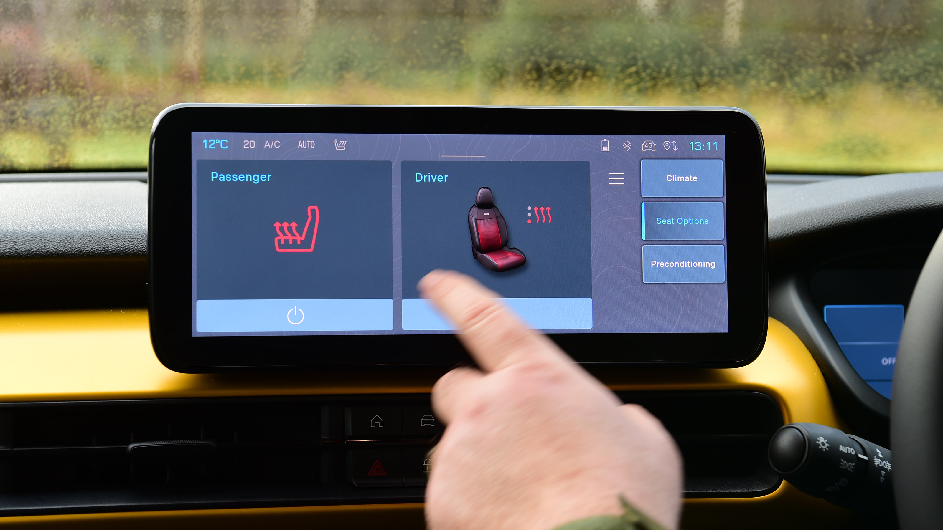 Jeep Avenger Summit - screen