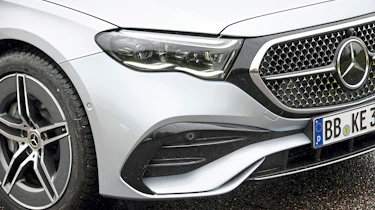 Mercedes E 300 e Estate - front light