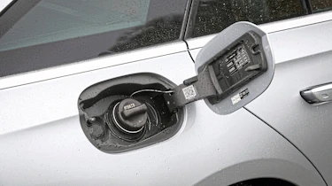 Mercedes E 300 e Estate - fuel cap