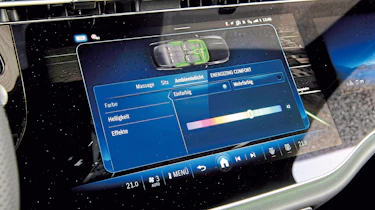 Mercedes E 300 e Estate - infotainment