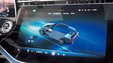 Mercedes E 300 e Estate - screen