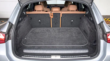 Mercedes E 300 e Estate - boot