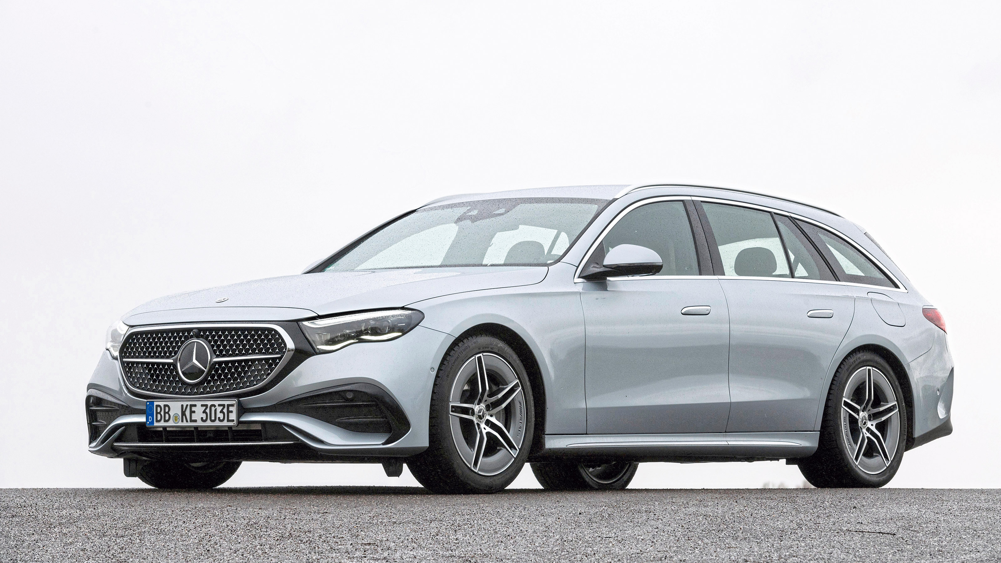 Mercedes E 300 e Estate - front static