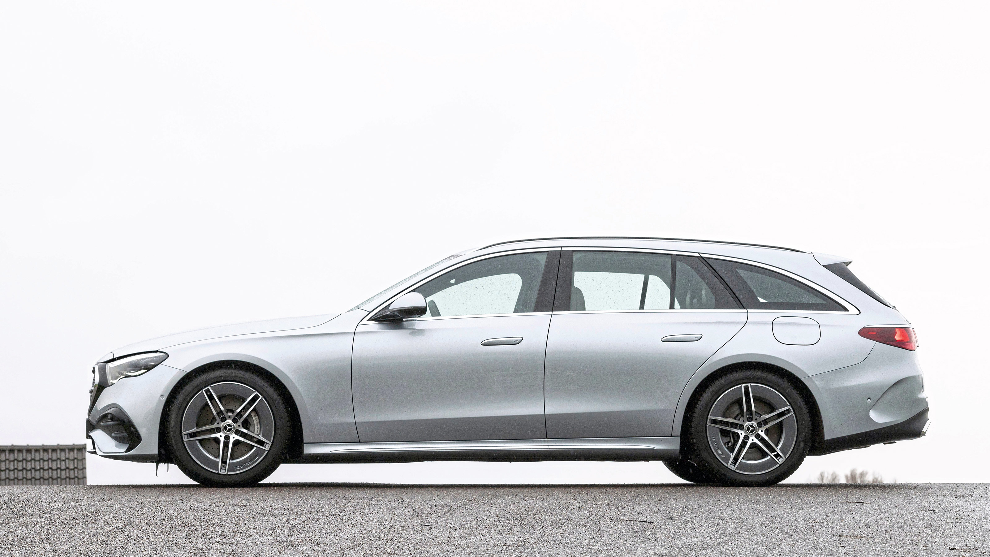 Mercedes E 300 e Estate - side static