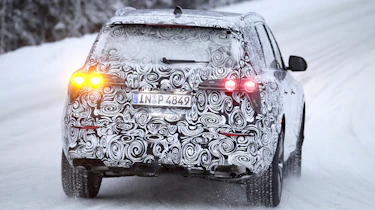 Audi Q7 Mk3 (camouflaged) - rear action (lights on)