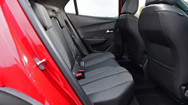 Peugeot 2008 facelift - rear seats