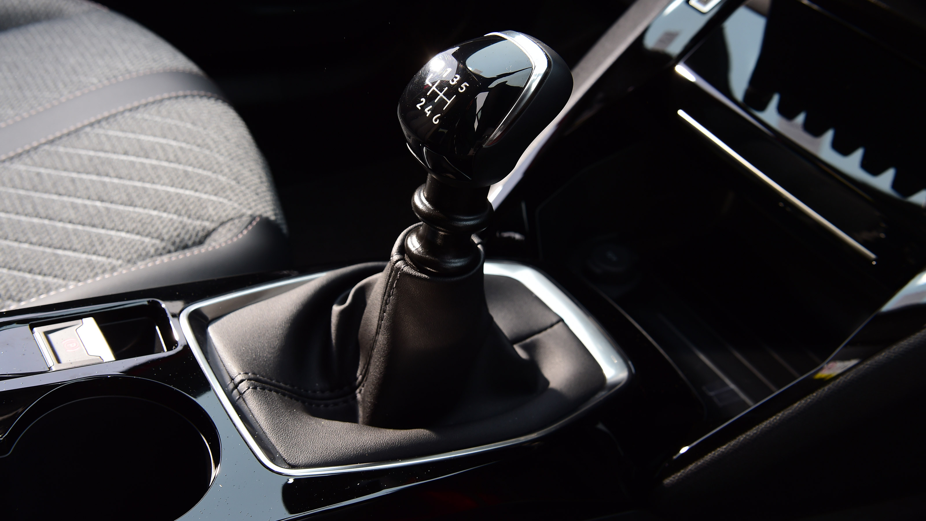Peugeot 2008 facelift - transmission