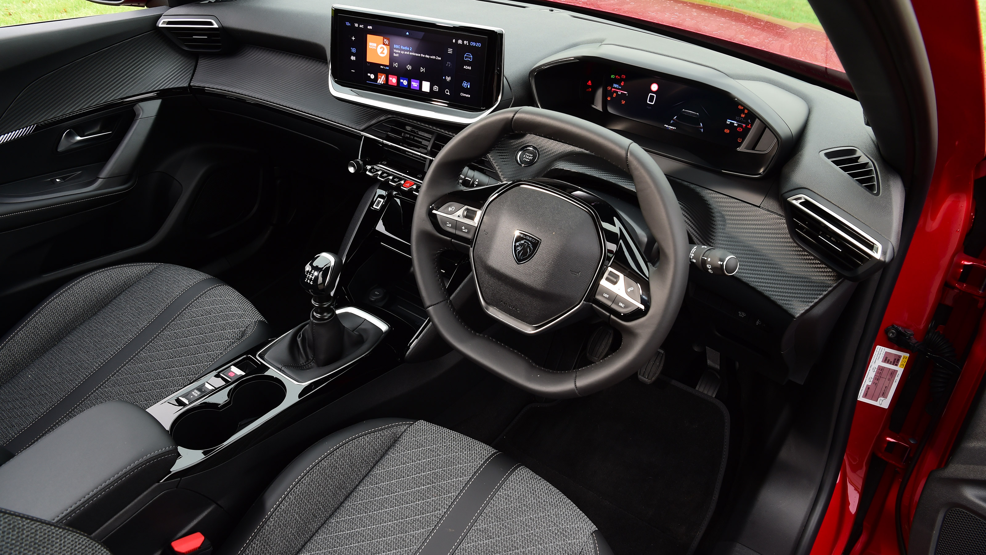 Peugeot 2008 facelift - cabin