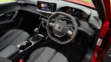 Peugeot 2008 facelift - cabin