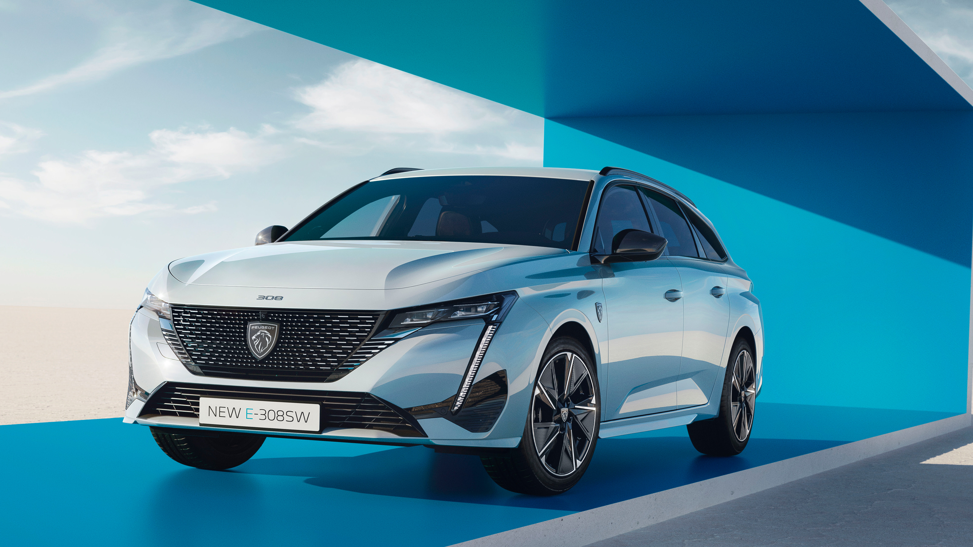 Peugeot E-308 SW - front 