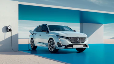 Peugeot E-308 SW - charging