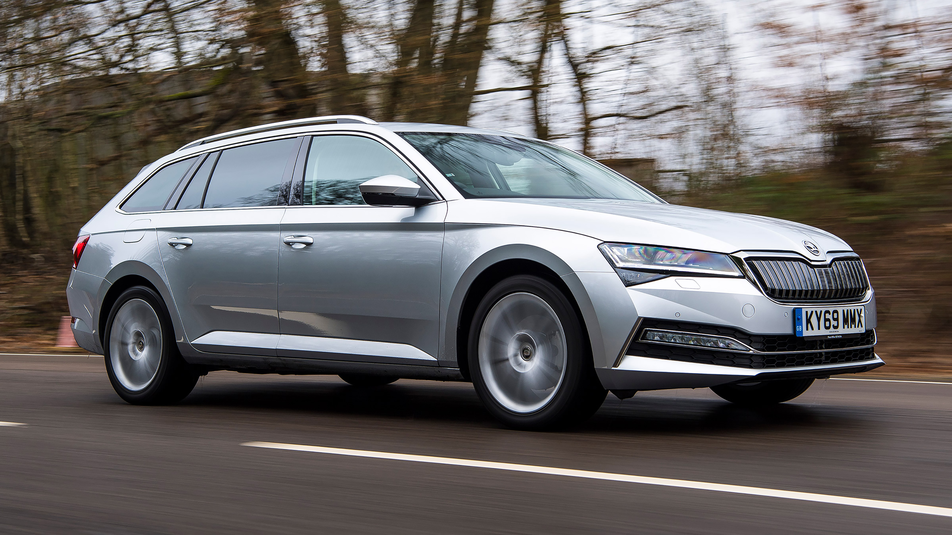Skoda Superb Estate - front tracking