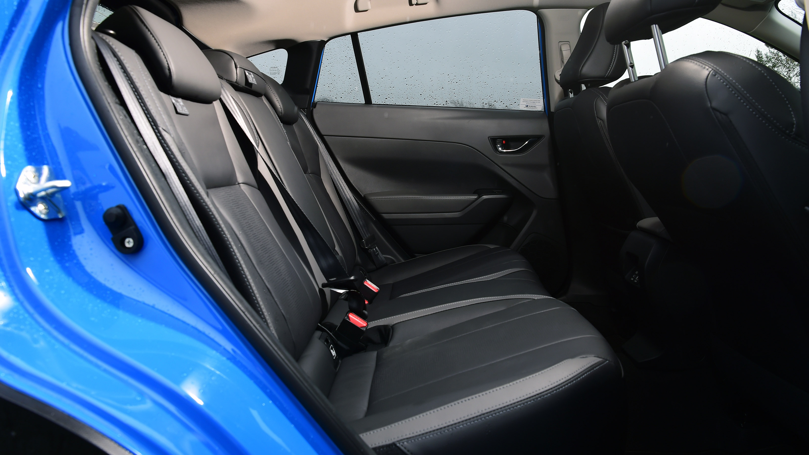 Subaru Crosstrek 2.0i e-Boxer Touring - rear seats