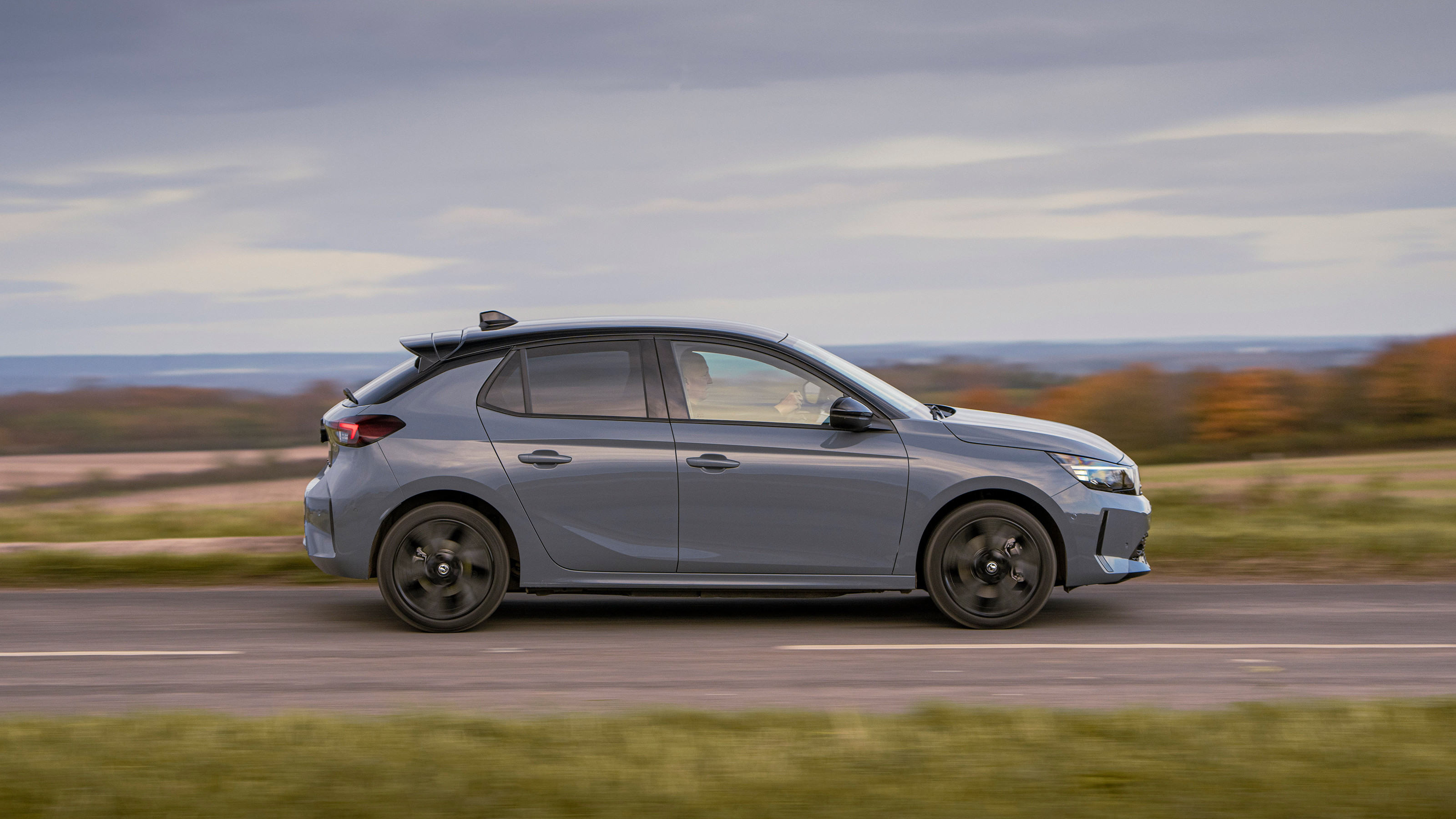 Vauxhall Corsa Electric facelift - side action