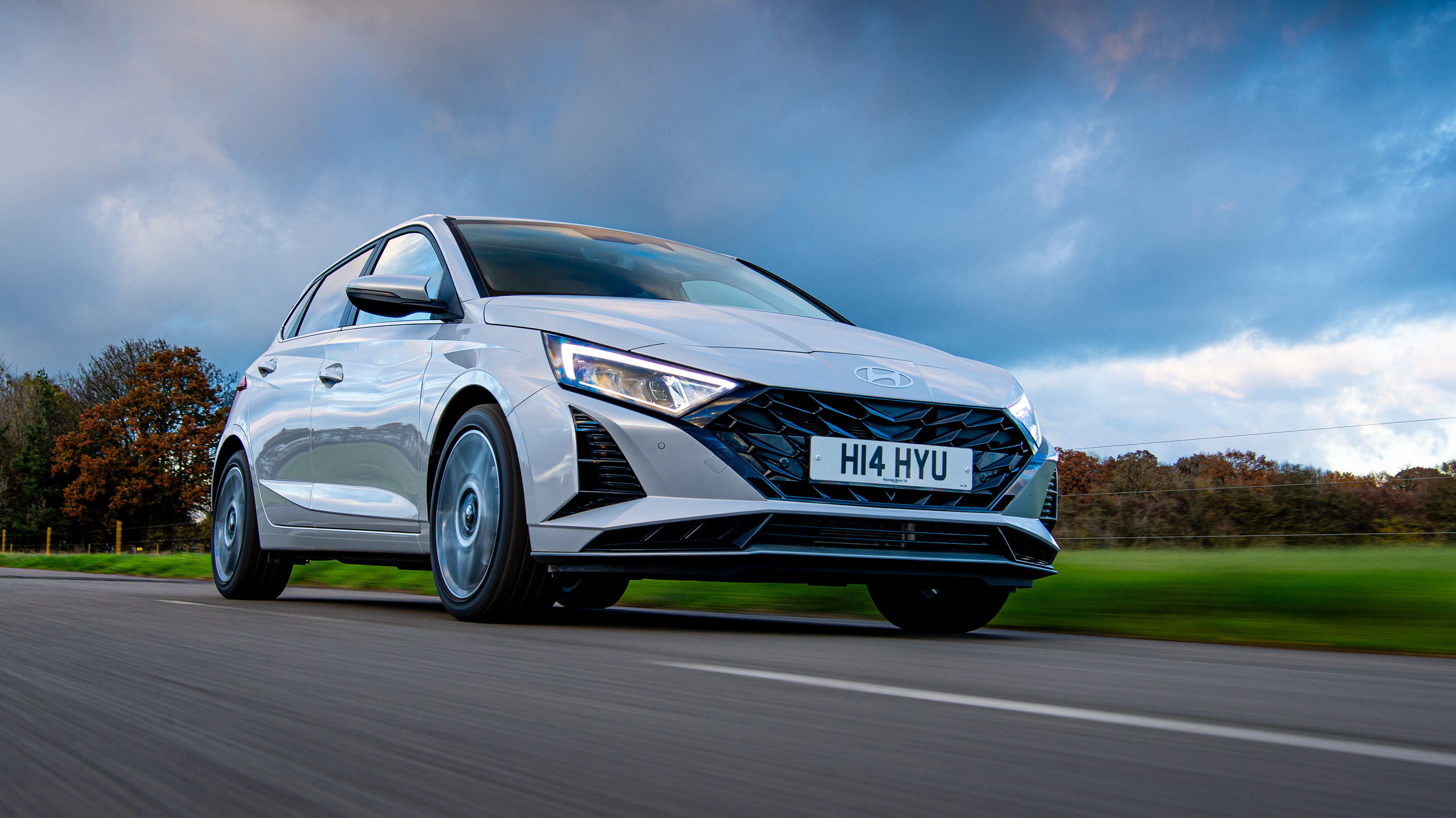 Vauxhall Corsa vs Hyundai i20 - Hyundai front tracking 