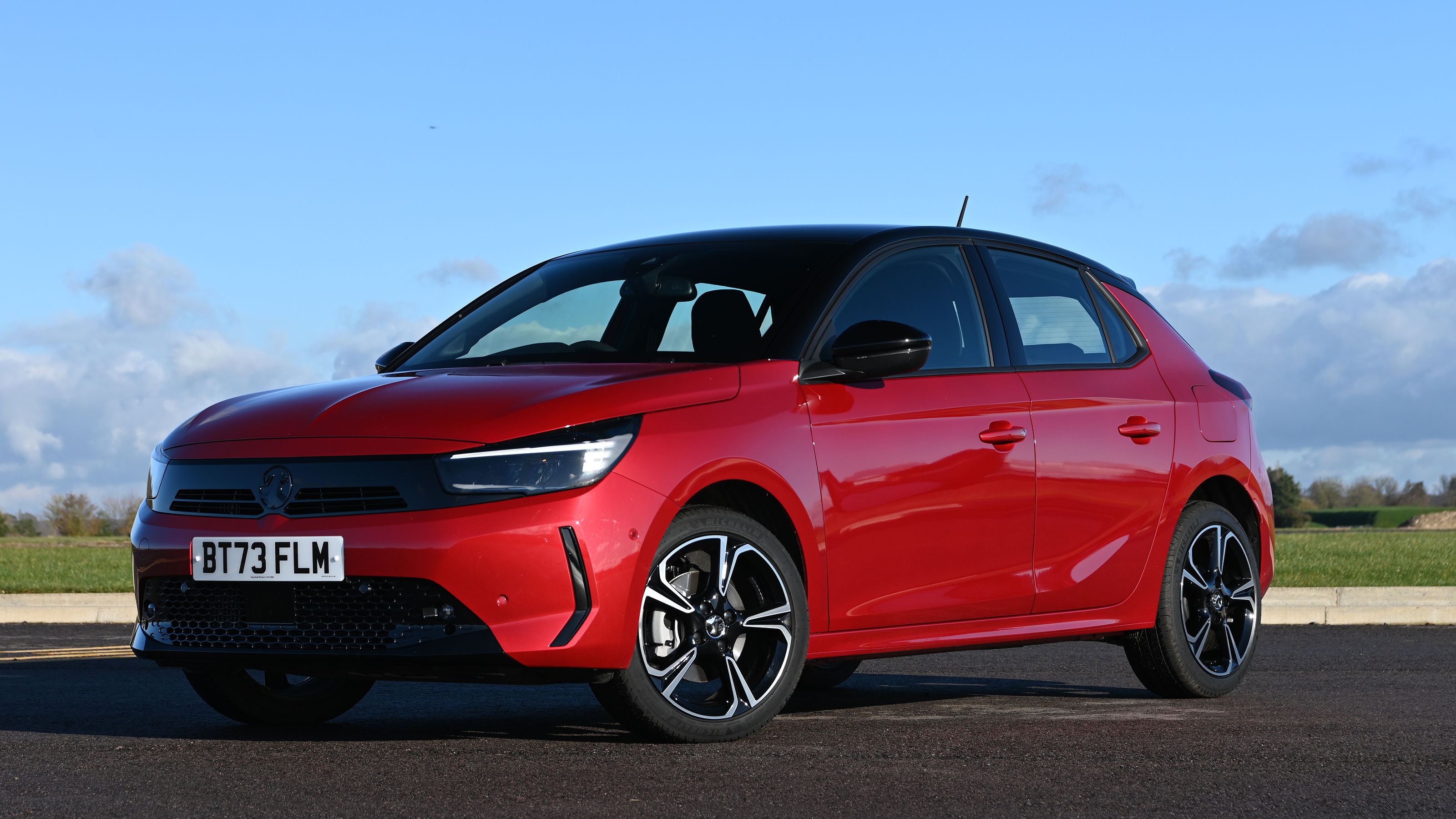 Vauxhall Corsa vs Hyundai i20 - Vauxhall front static 