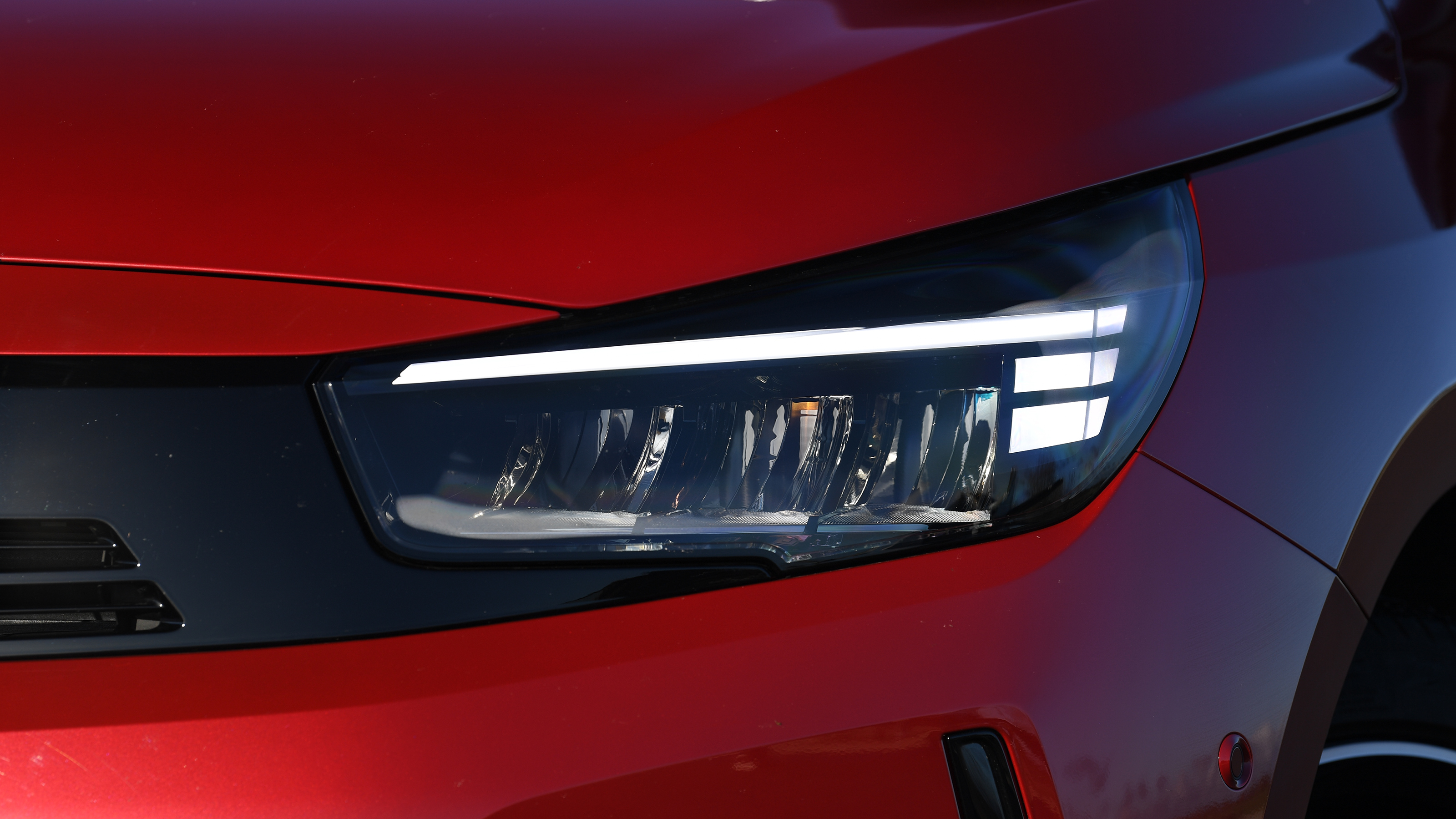 Vauxhall Corsa vs Hyundai i20 - Vauxhall front headlight 