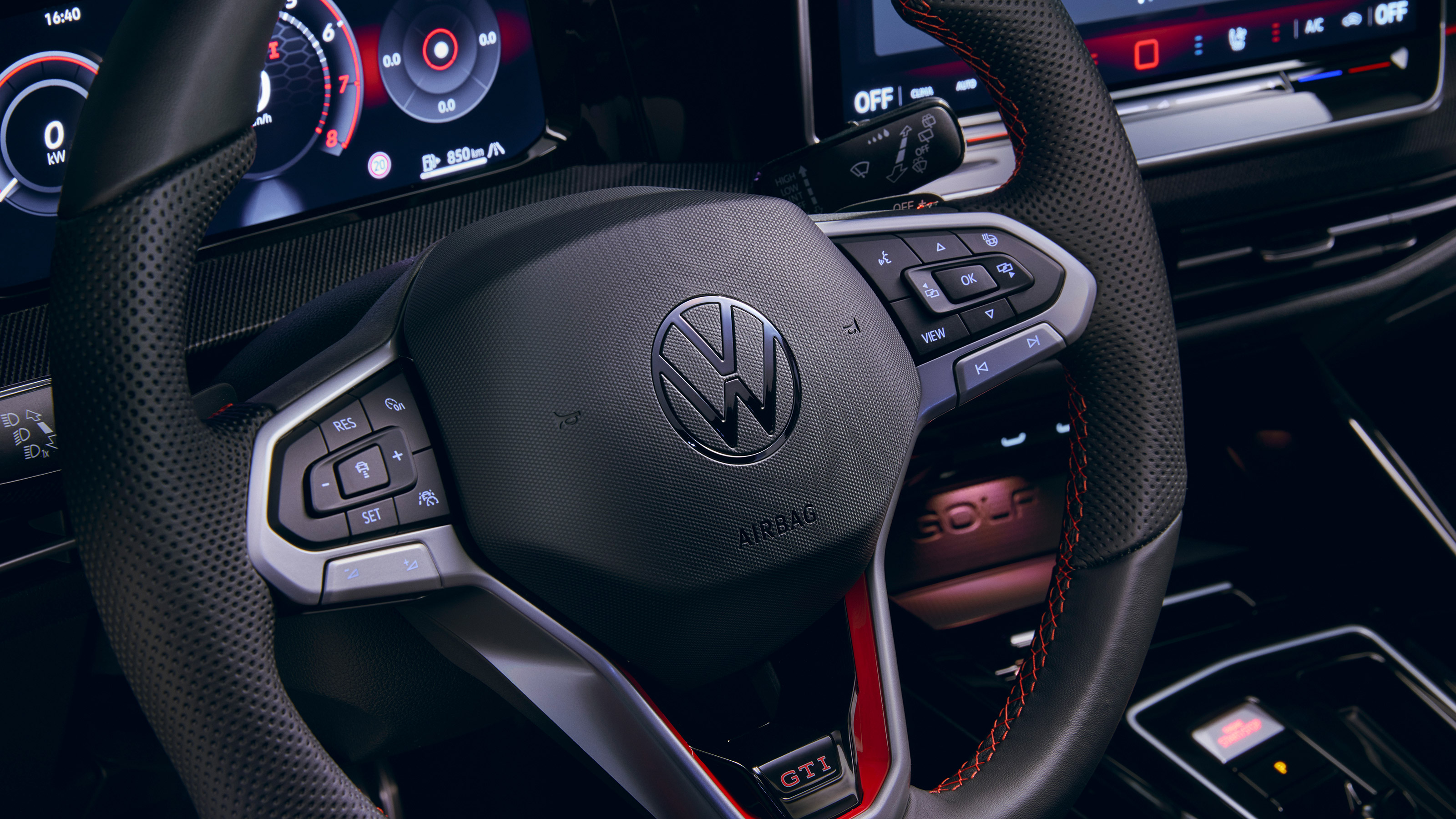 Volkswagen Golf GTI facelift - steering wheel