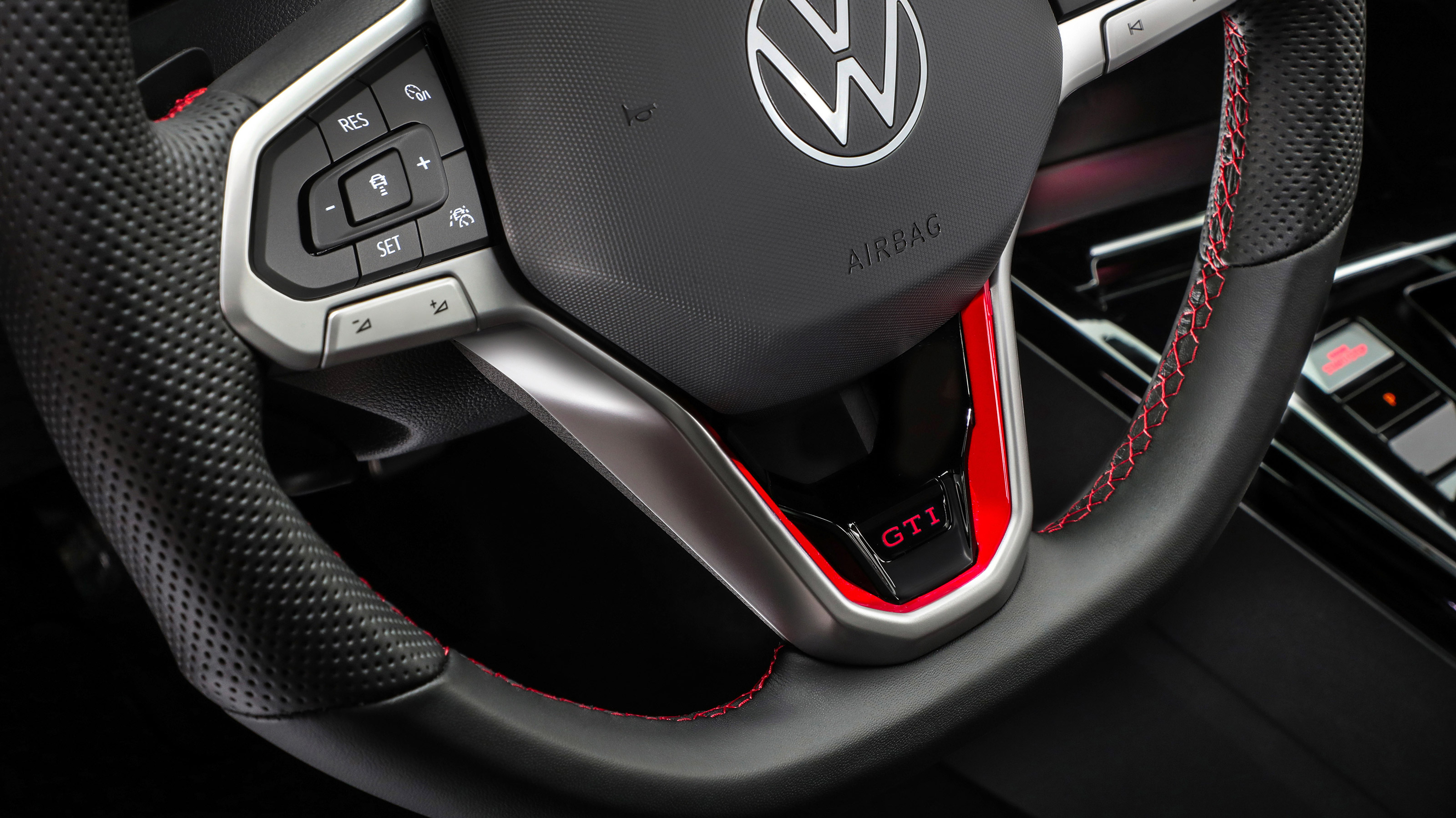 Volkswagen Golf GTI facelift - steering wheel detail