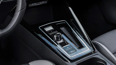 Volkswagen Golf facelift - centre console