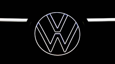 Volkswagen Golf facelift - illuminated badge